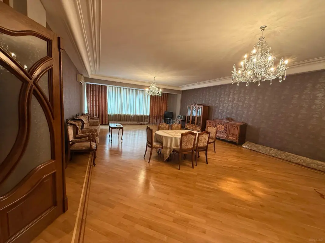 Kirayə verilir 5 otaqlı mənzil 260 m²