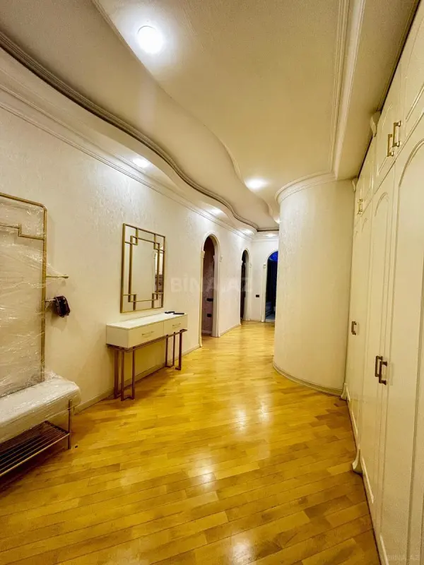 Kirayə verilir 2 otaqlı mənzil 100.7 m²