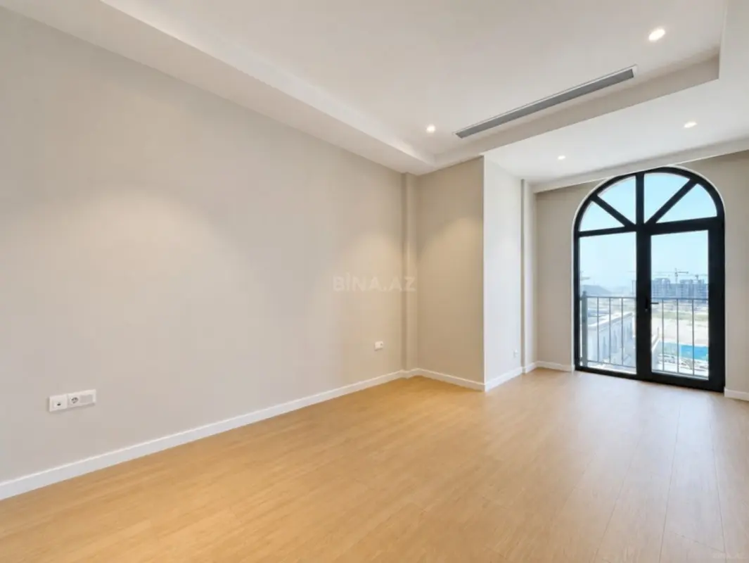 Satılır 2 otaqlı mənzil 135 m²