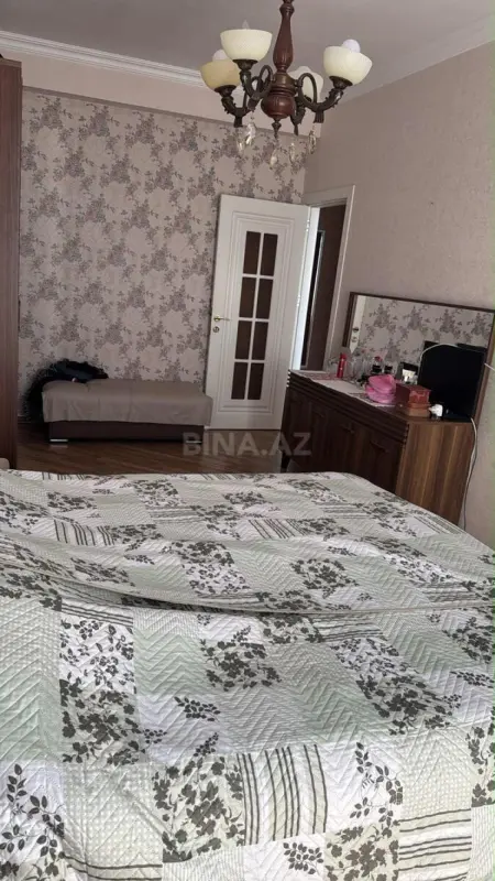 Satılır 3 otaqlı mənzil 130 m²