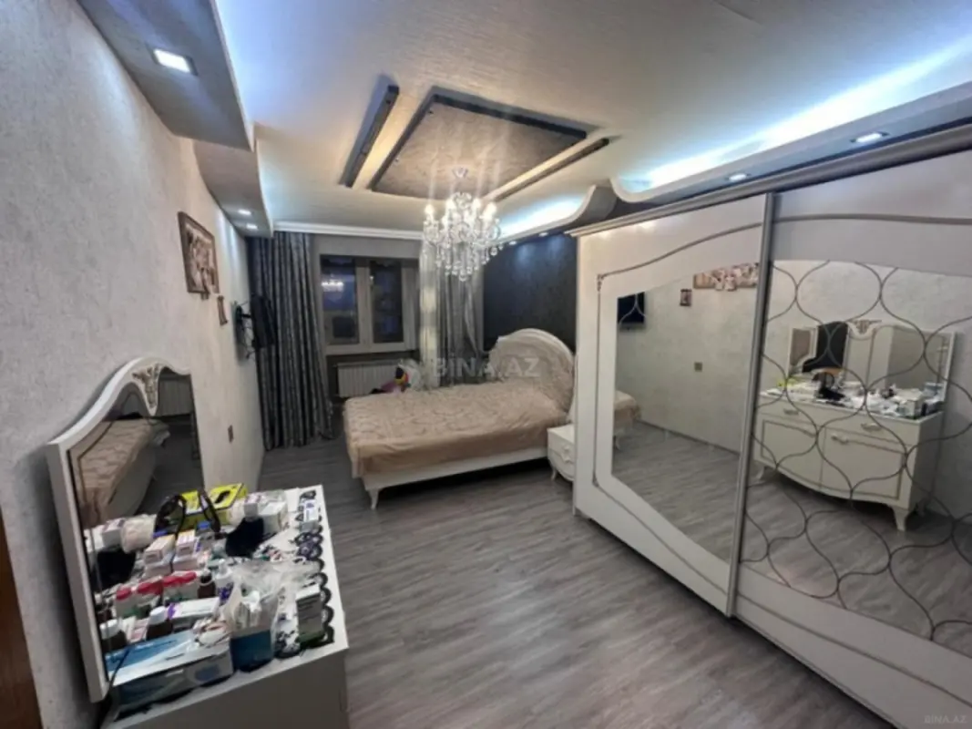 Satılır 5 otaqlı mənzil 120 m²