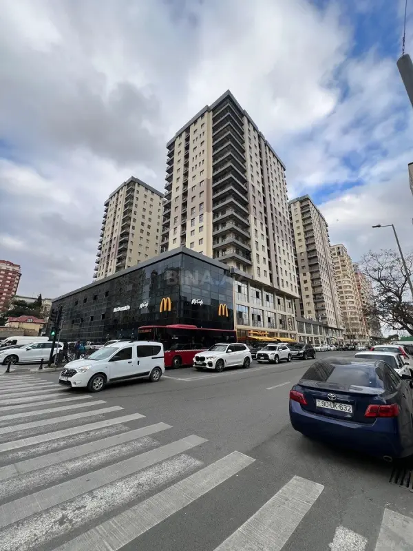 Satılır 3 otaqlı mənzil 160 m²