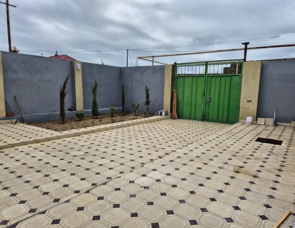 Satılır 6 otaqlı həyət evi 180 m²