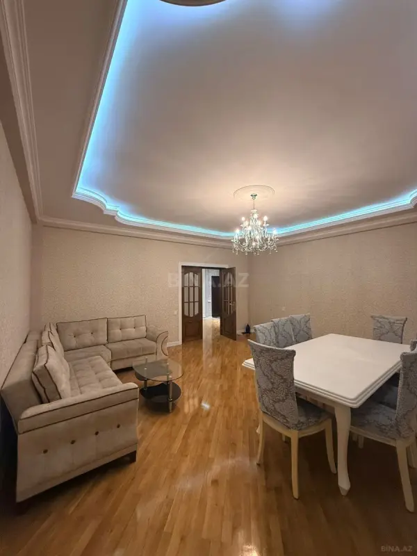 Satılır 4 otaqlı mənzil 190 m²