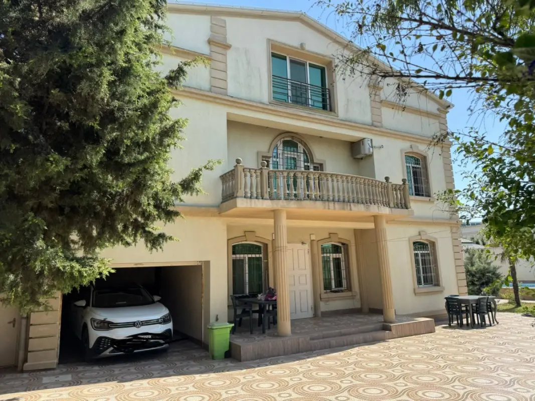 Satılır 5 otaqlı həyət evi 270 m²