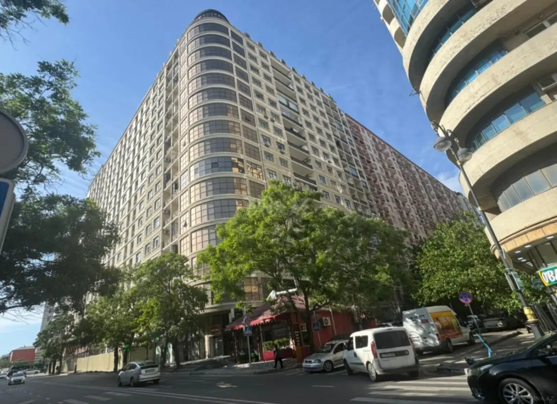 Satılır 3 otaqlı mənzil 160 m²
