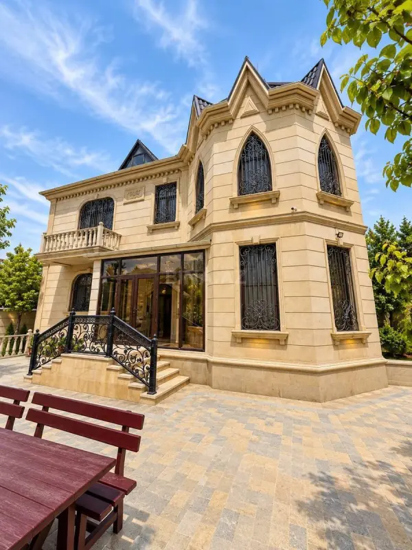 Satılır 9 otaqlı həyət evi 350 m²
