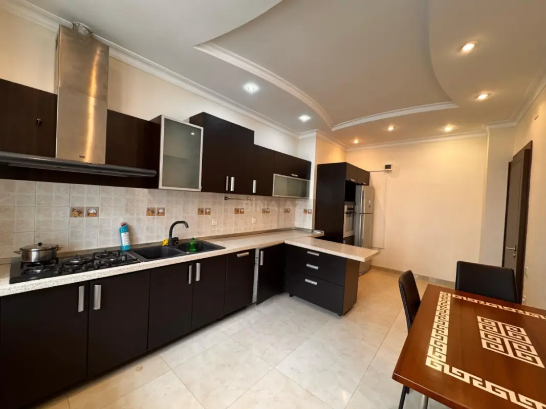 Kirayə verilir 3 otaqlı mənzil 140 m²