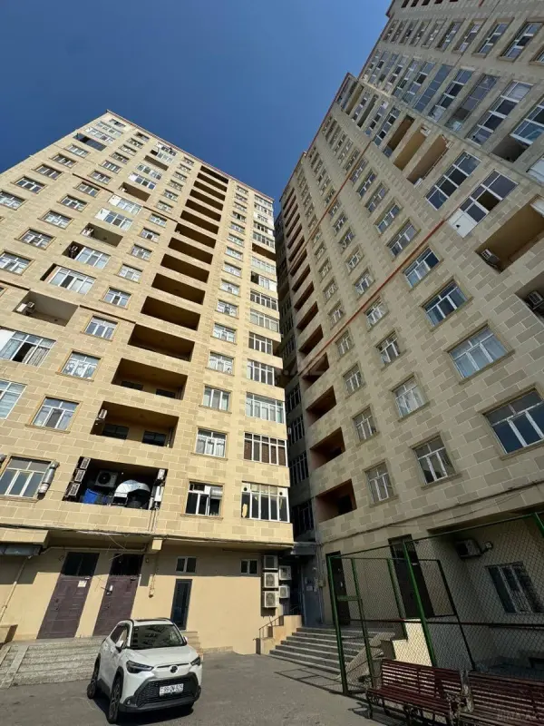 Satılır 3 otaqlı mənzil 132 m²