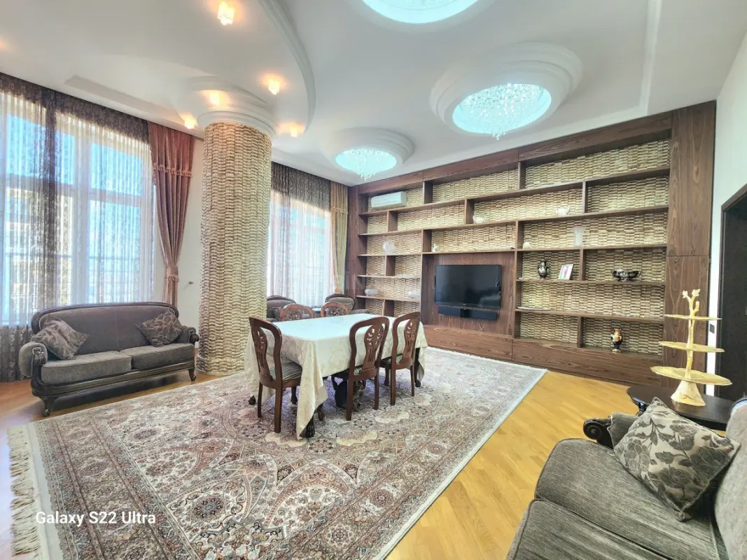 Satılır 4 otaqlı mənzil 225 m²