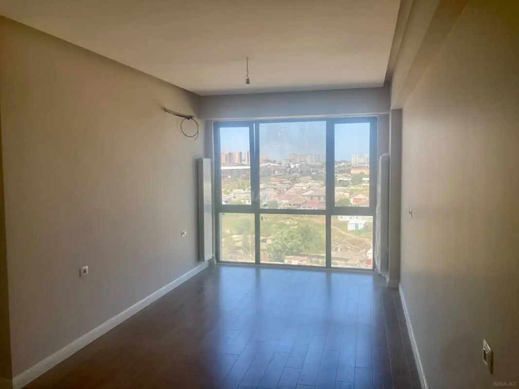 Satılır 4 otaqlı mənzil 130 m²