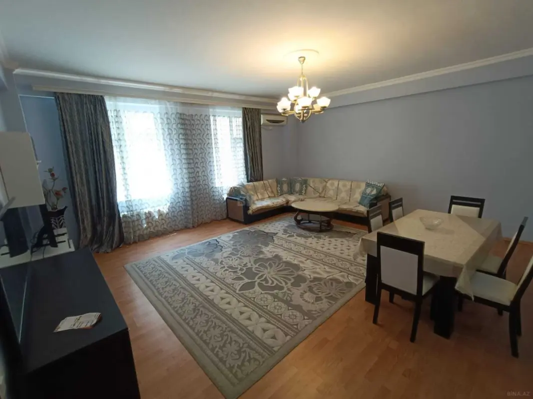 Kirayə verilir 3 otaqlı mənzil 137 m²