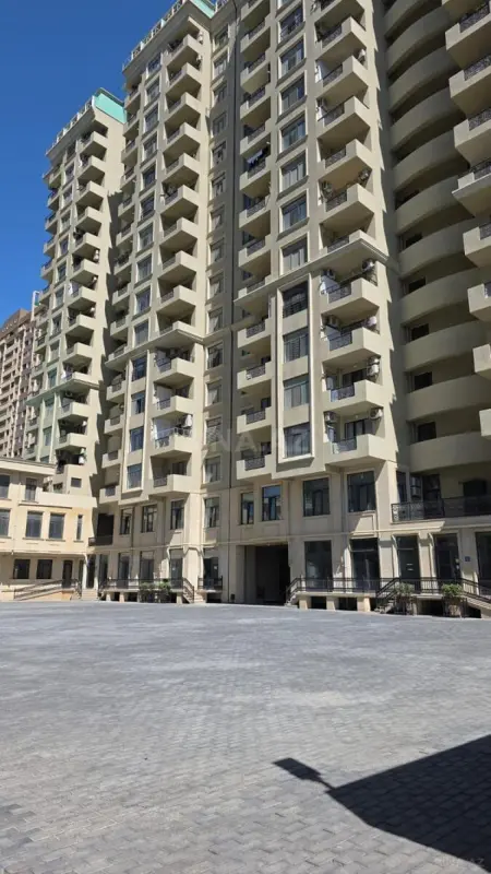 Satılır 4 otaqlı mənzil 171 m²