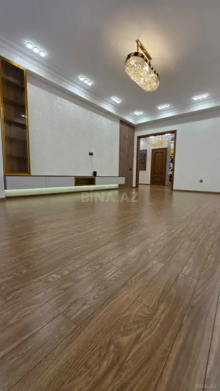 Satılır 3 otaqlı mənzil 140 m²