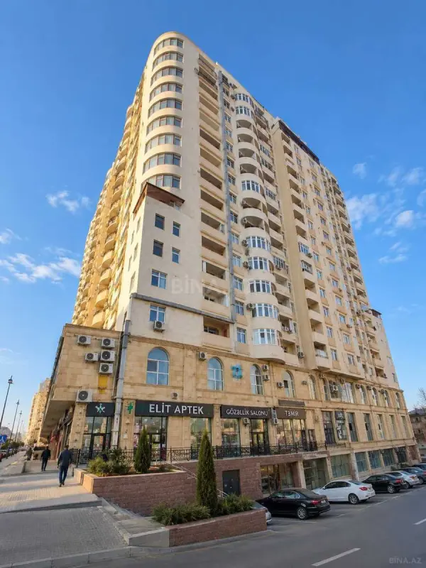 Satılır 3 otaqlı mənzil 135 m²