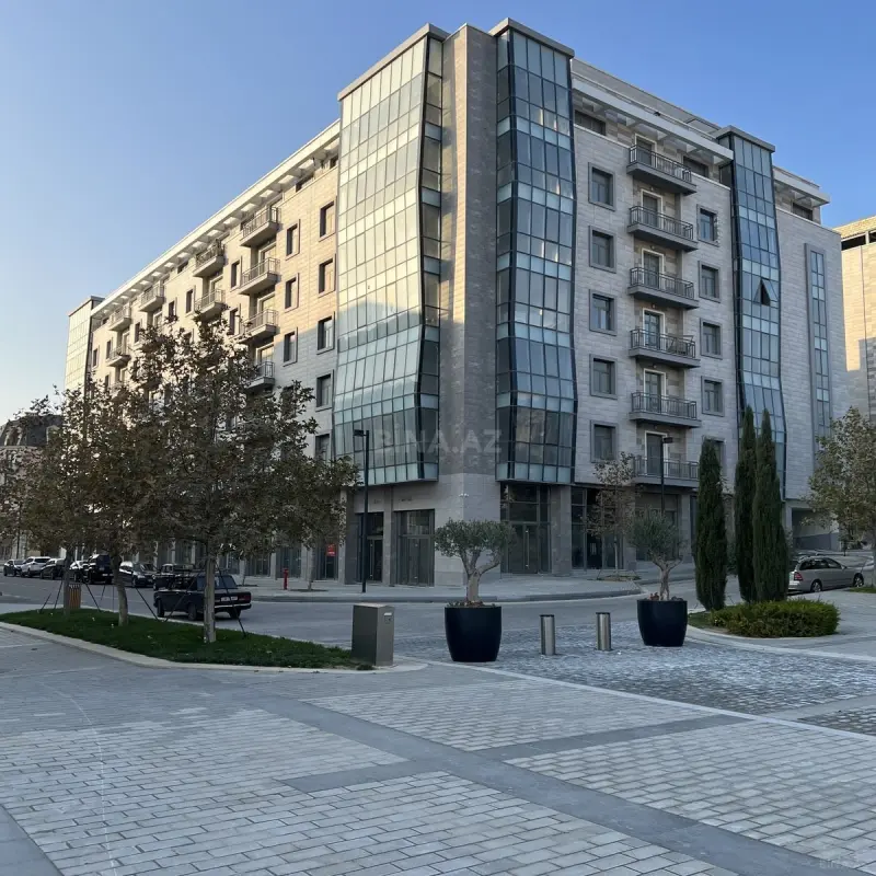 Satılır 4 otaqlı mənzil 225 m²