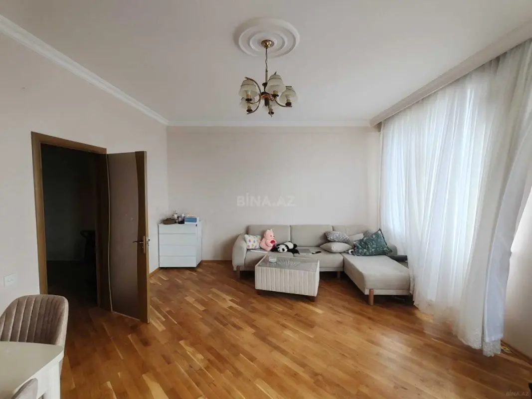 Satılır 4 otaqlı mənzil 144 m²