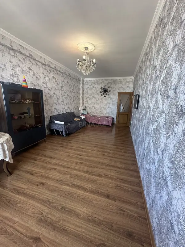 Kirayə verilir 2 otaqlı mənzil 76 m²