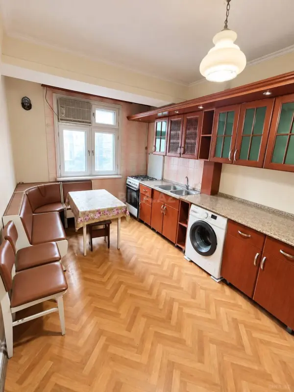 Satılır 4 otaqlı mənzil 115 m²