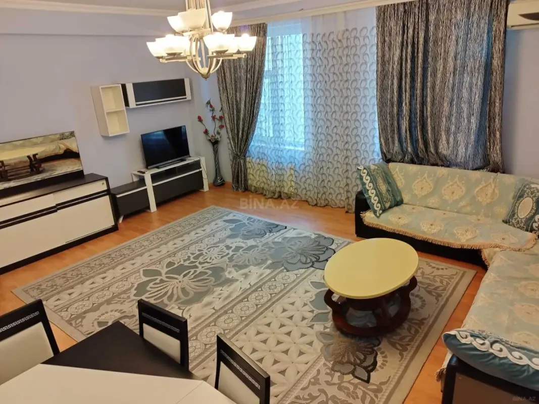 Kirayə verilir 3 otaqlı mənzil 140 m²