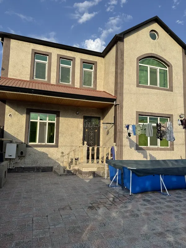 Satılır 5 otaqlı həyət evi 200 m²