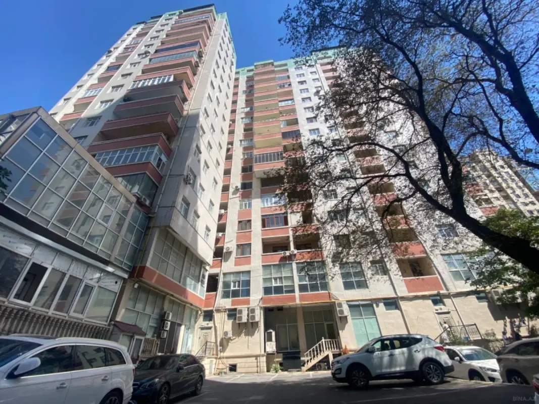 Satılır 3 otaqlı mənzil 135 m²