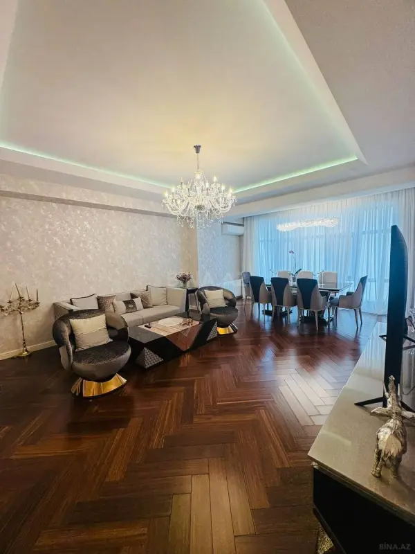Satılır 4 otaqlı mənzil 180 m²