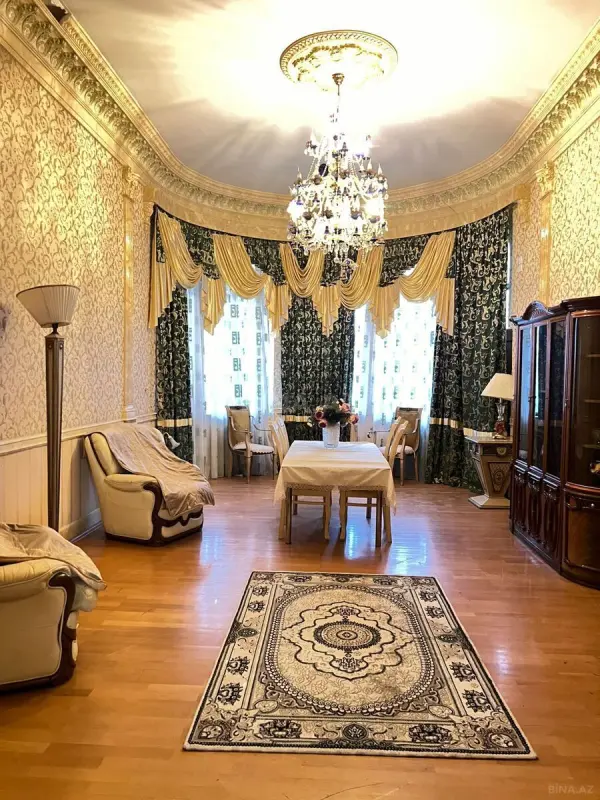 Kirayə verilir 8 otaqlı həyət evi 500 m²