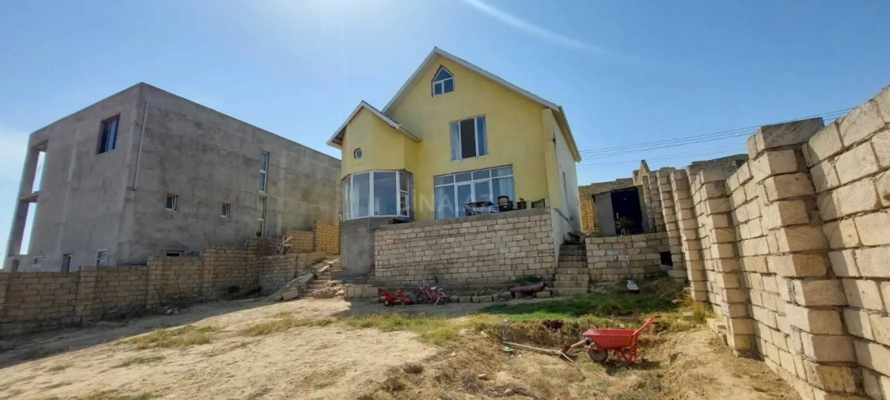 Satılır 5 otaqlı həyət evi 180 m²