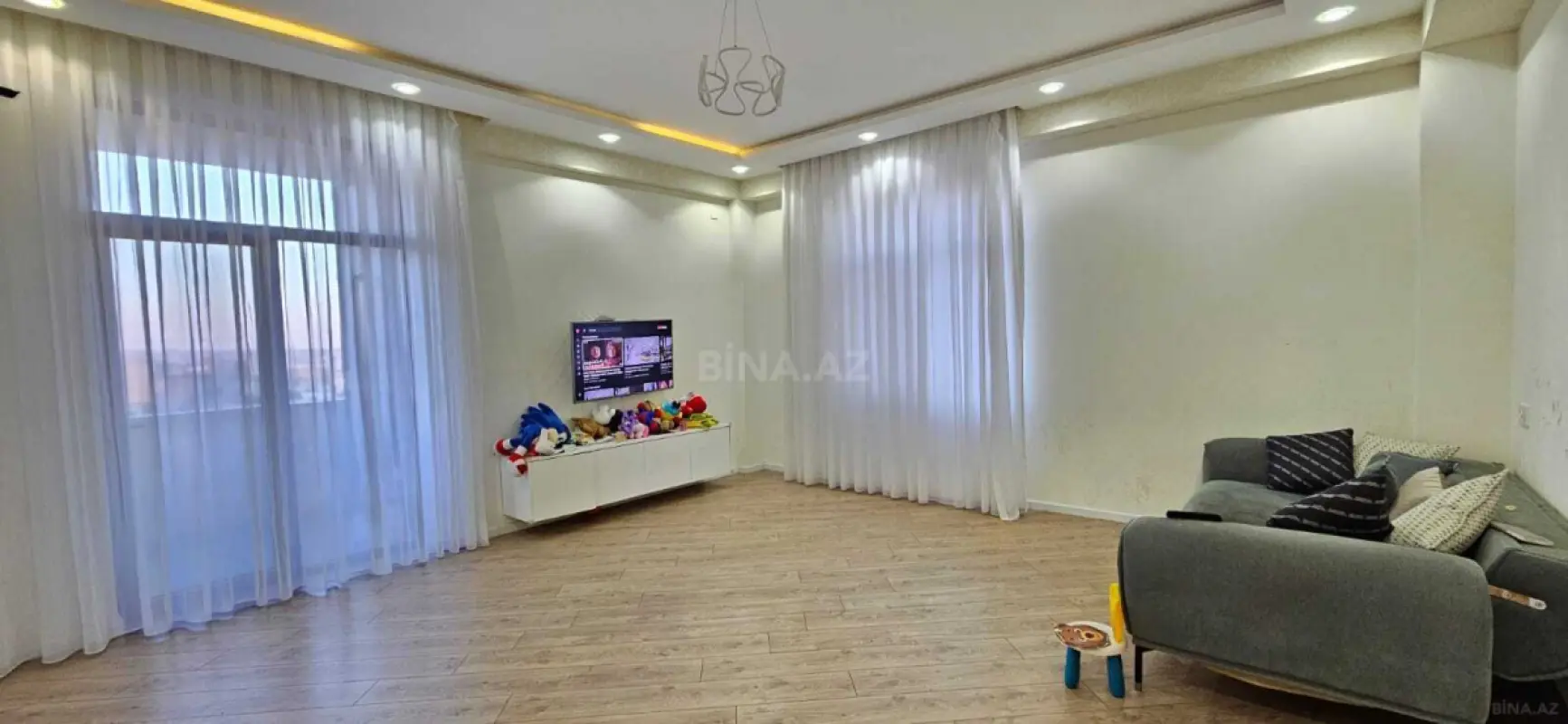 Satılır 3 otaqlı mənzil 122 m²