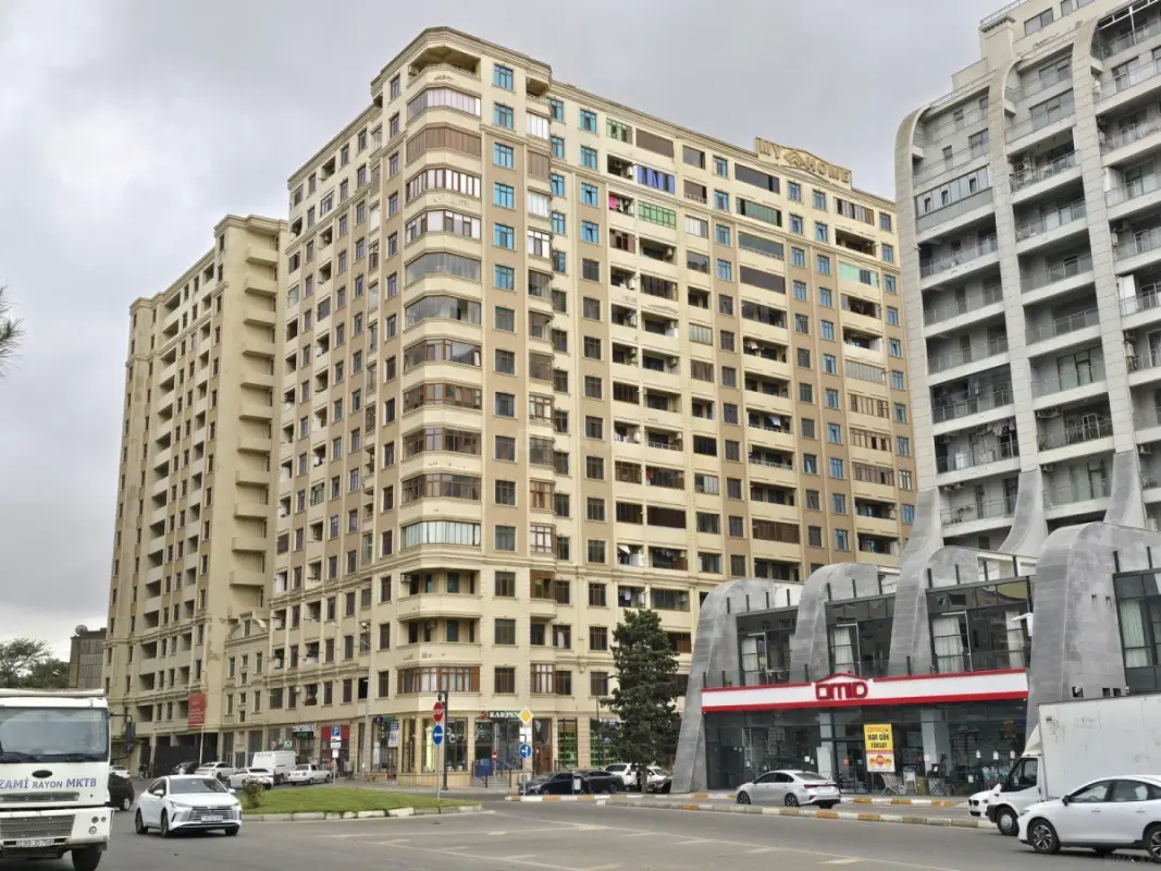 Satılır 3 otaqlı mənzil 126 m²