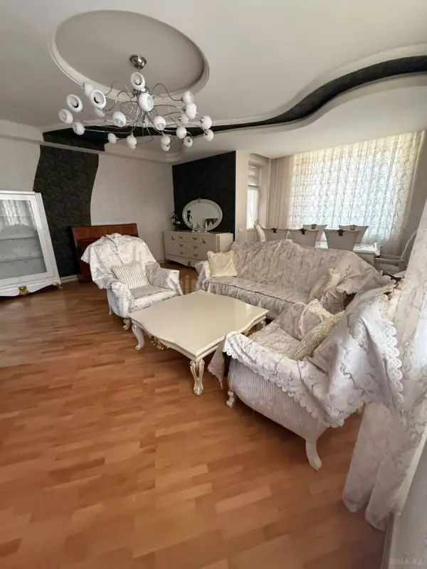 Kirayə verilir 3 otaqlı mənzil 158 m²