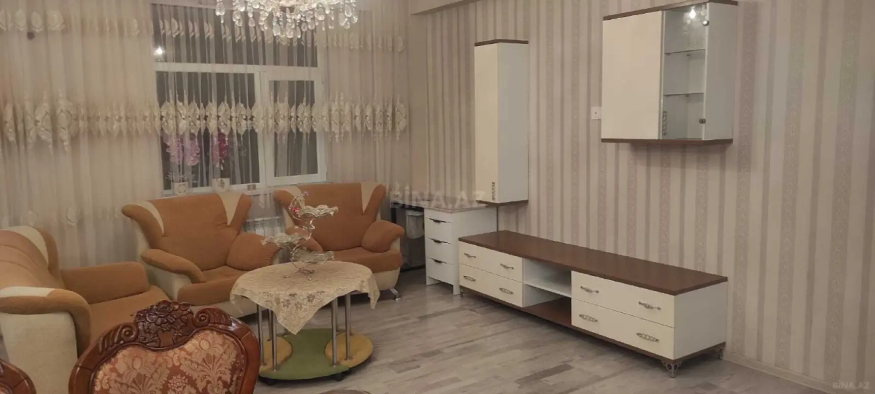 Satılır 4 otaqlı mənzil 183 m²