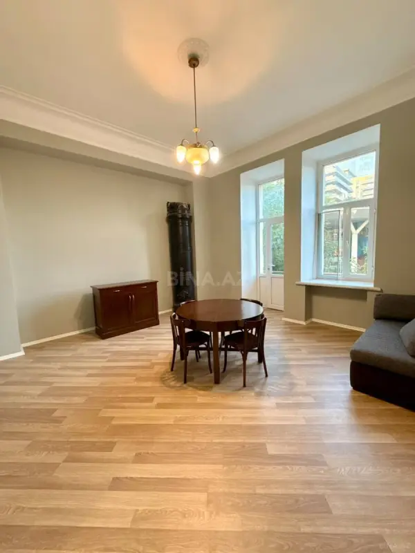 Kirayə verilir 3 otaqlı mənzil 130 m²