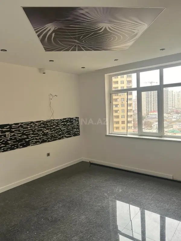 Satılır 4 otaqlı mənzil 210 m²