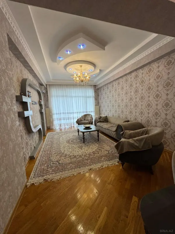 Satılır 3 otaqlı mənzil 130 m²