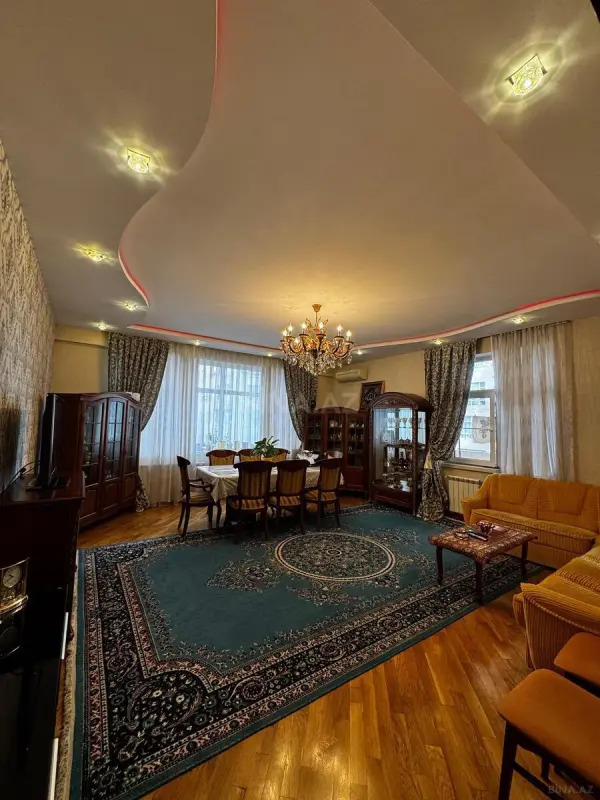 Satılır 2 otaqlı mənzil 105 m²