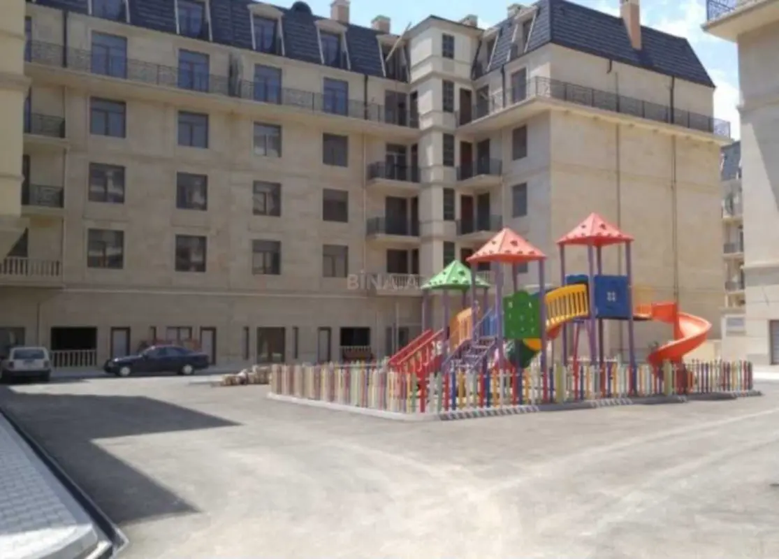 Kirayə verilir 4 otaqlı mənzil 150 m²