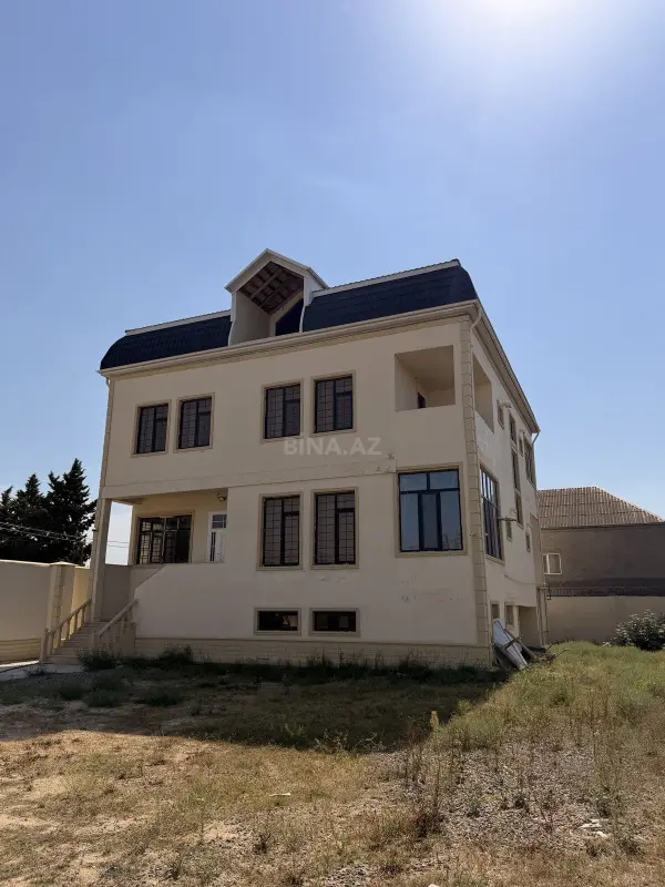 Satılır 8 otaqlı həyət evi 500 m²