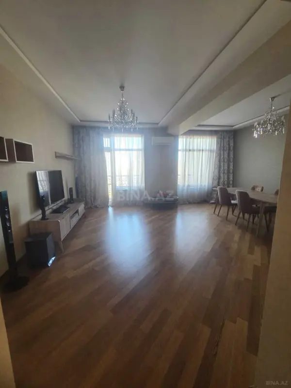 Kirayə verilir 3 otaqlı mənzil 180 m²