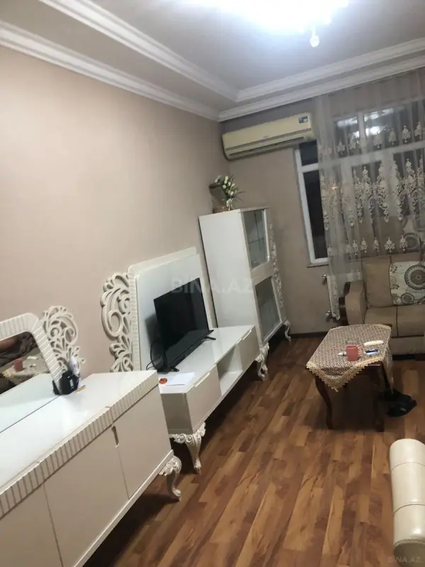 Kirayə verilir 2 otaqlı mənzil 90 m²