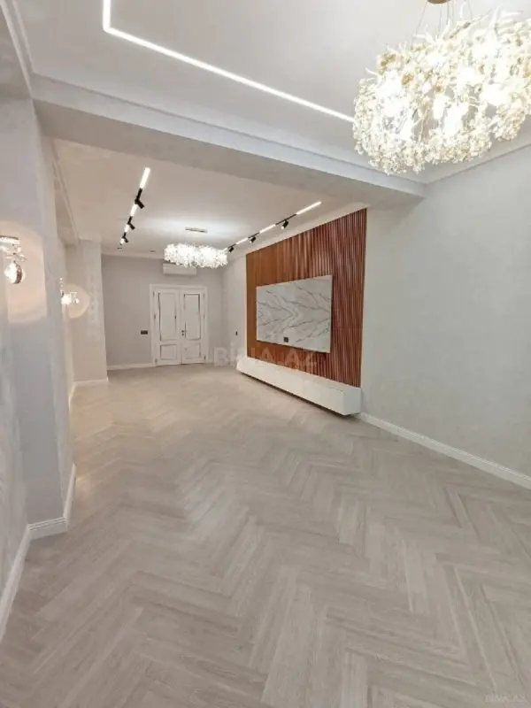 Satılır 4 otaqlı mənzil 173 m²