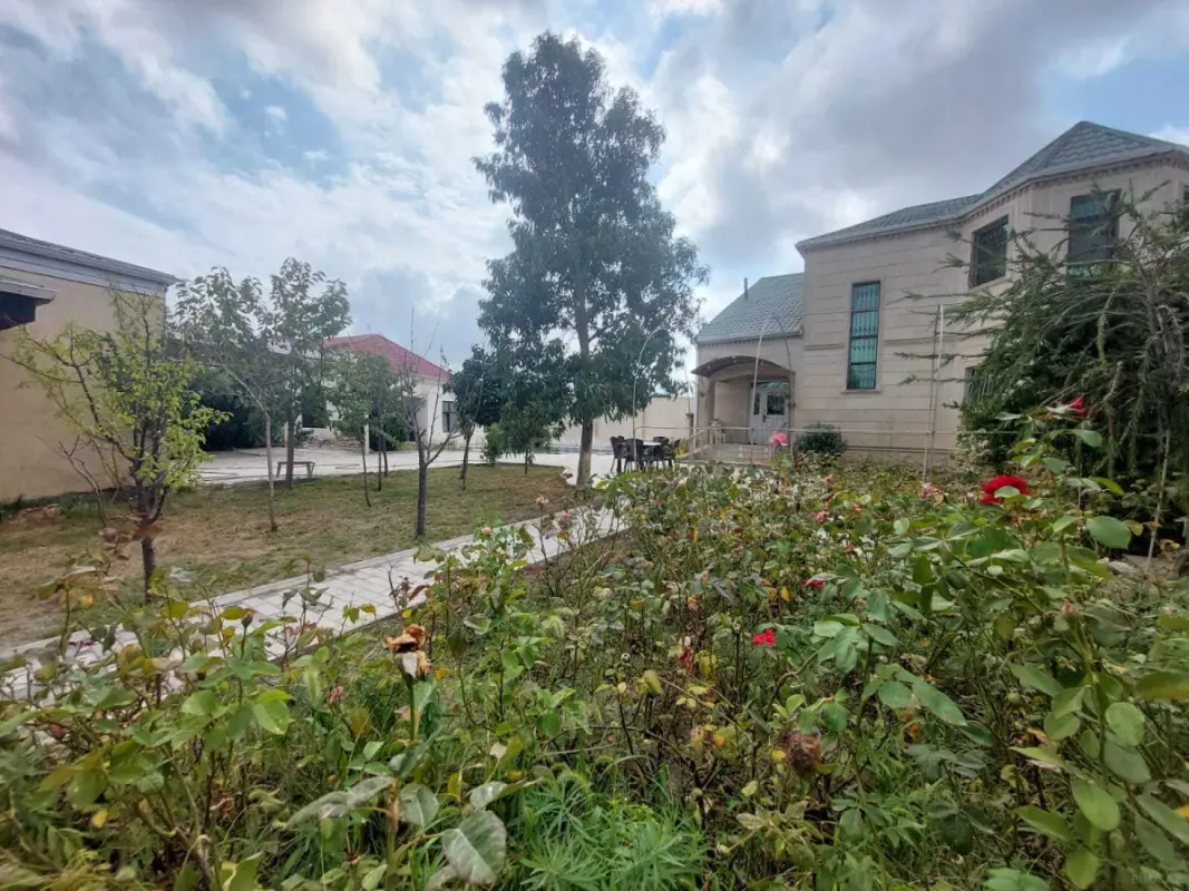 Satılır 6 otaqlı həyət evi 220 m²