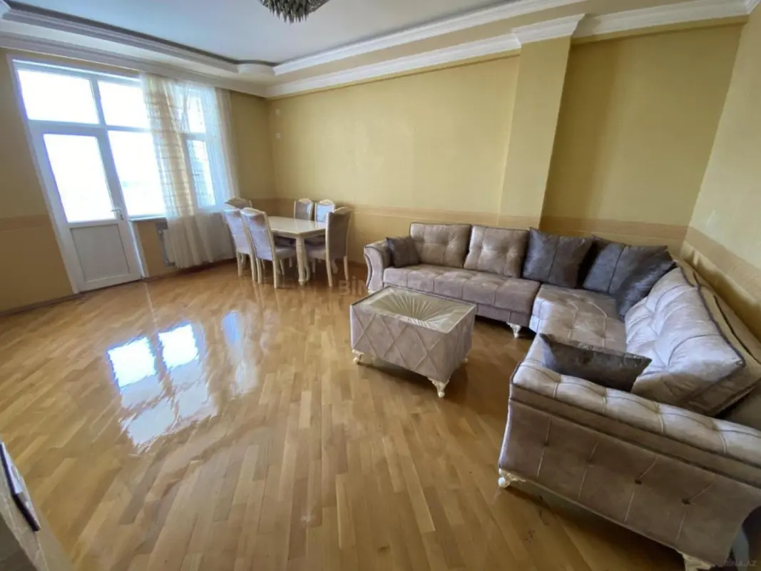 Satılır 3 otaqlı mənzil 146 m²