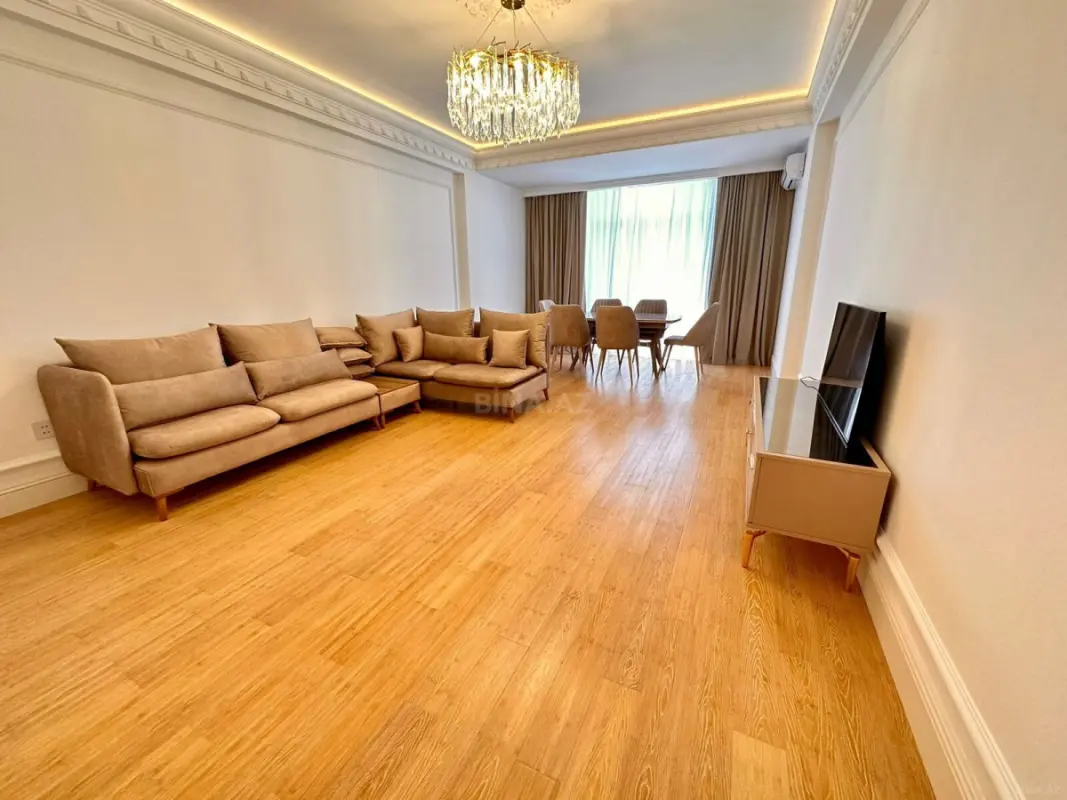 Satılır 2 otaqlı mənzil 111 m²