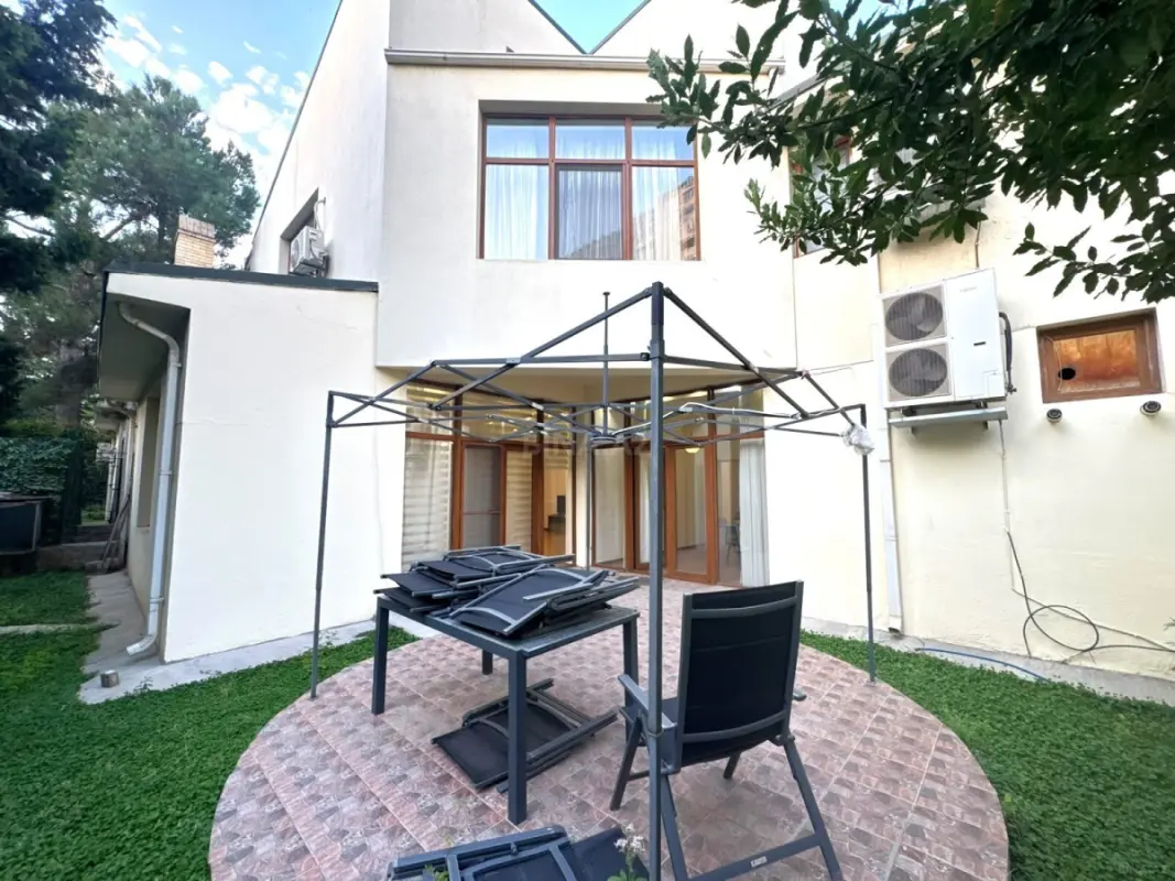 Kirayə verilir 5 otaqlı həyət evi 350 m²