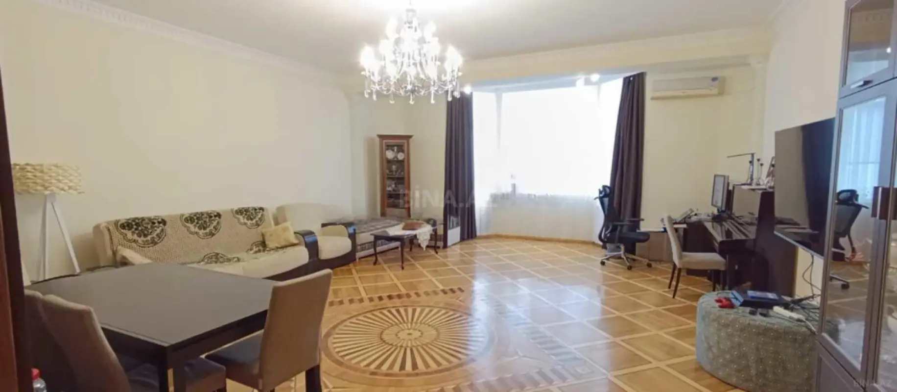 Satılır 4 otaqlı mənzil 202 m²