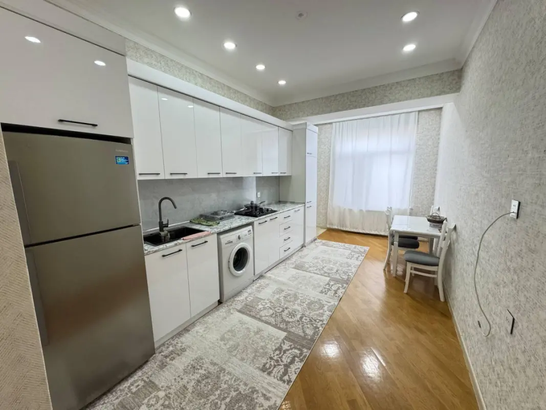 Kirayə verilir 2 otaqlı mənzil 90 m²
