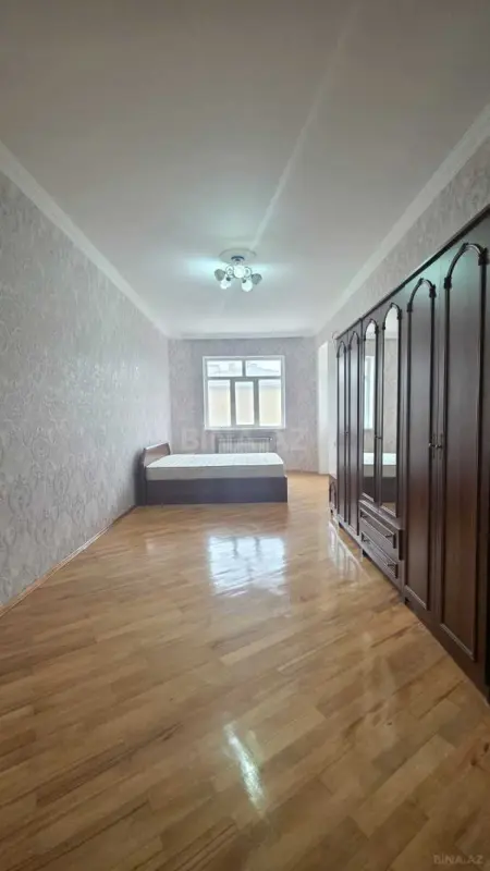 Satılır 3 otaqlı mənzil 140 m²