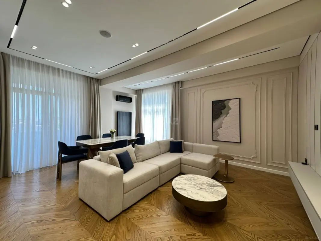 Satılır 3 otaqlı mənzil 145 m²